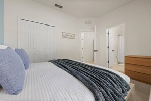 4 Schlafzimmer, Reisekinderbett, WLAN, Bettwäsche