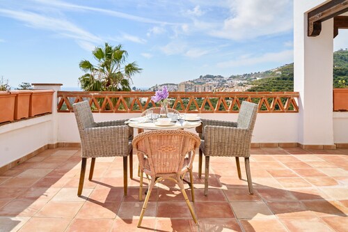 Apartment '41' with Sea View, Shared Pool and Wi-Fi