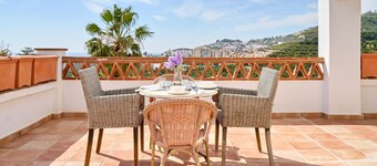 Apartment '41' with Sea View, Shared Pool and Wi-Fi