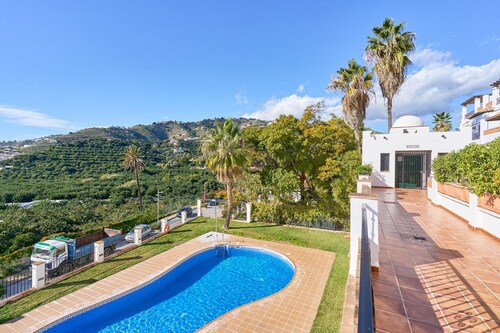 Apartment '41' with Sea View, Shared Pool and Wi-Fi