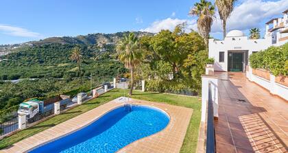 Apartment '41' with Sea View, Shared Pool and Wi-Fi