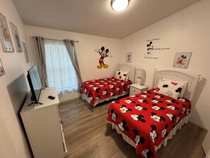 A bedroom with two beds, a desk, and a TV. - Beautiful Home In Hampton Lakes (Davenport)
