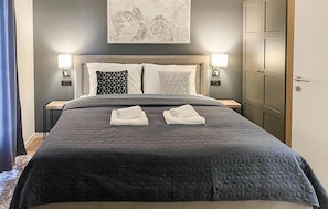 12 Schlafzimmer, Bügeleisen/Bügelbrett, Reisekinderbett