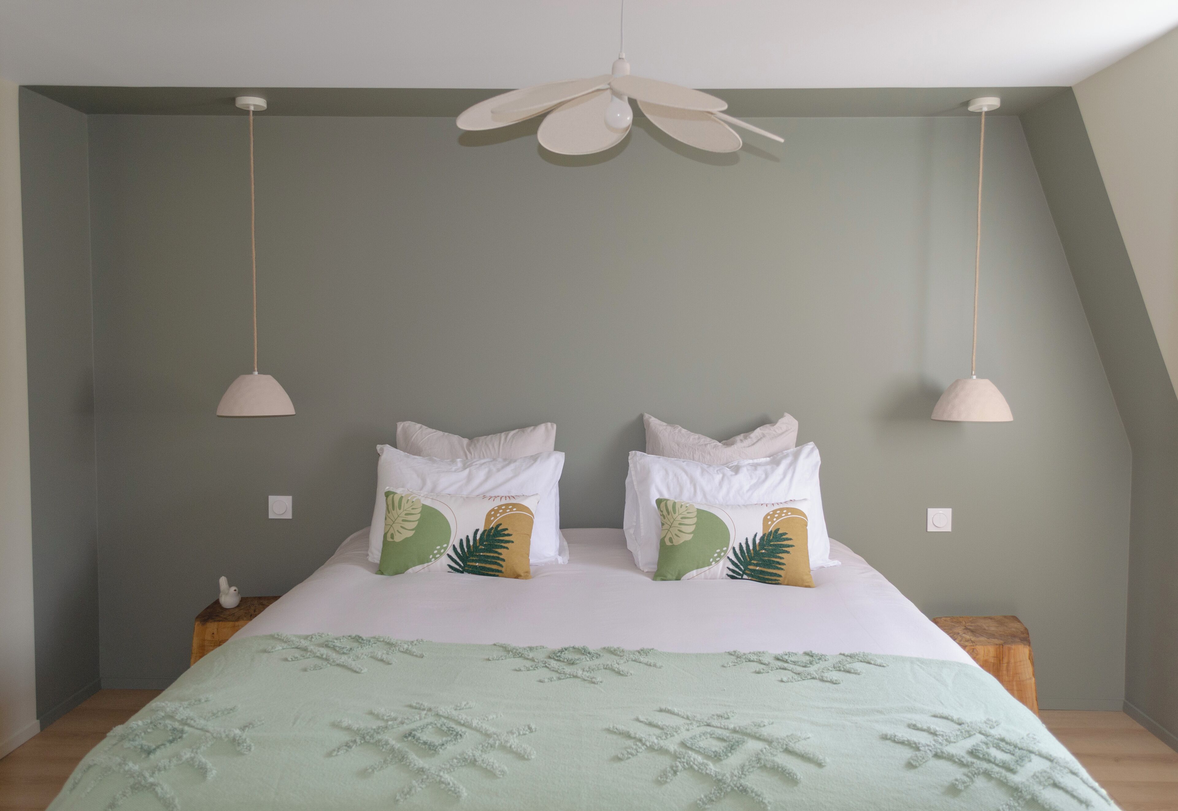 2 bedrooms, travel cot, free WiFi, bed sheets