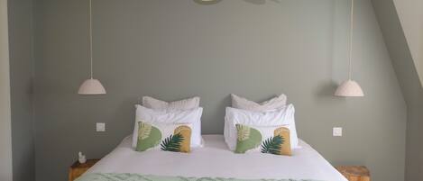 2 bedrooms, travel cot, free WiFi, bed sheets