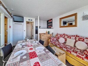 Unclassified image, 4 of 18, button - 10m from ski slopes, 16th floor, balcony, ski locker, 37m², Les Menuires (Les Menuires)