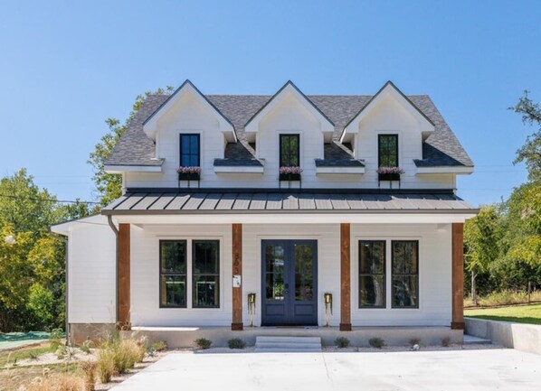 Exterior - Bubbles Bungalow w Pool and Hot Tub (Fredericksburg)