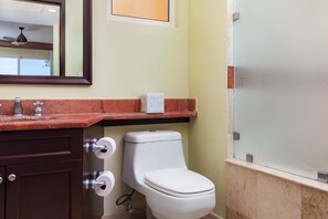 Doccia, asciugacapelli, asciugamani, sapone