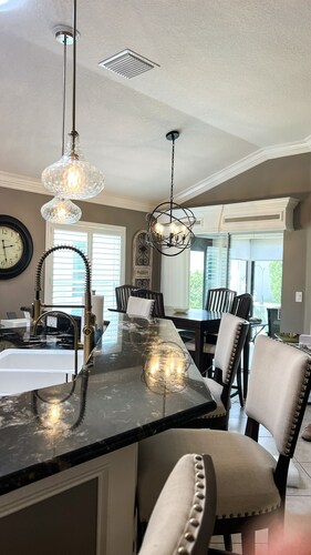 Luxury Villages Stay • Golf Cart • Near Brownwood