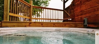 Chestnut... 3 bedroom, 2 bath Log Cabin with outdoor hot tub jacuzzi...sleeps 10