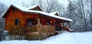 Exterior - Chestnut... 3 bedroom, 2 bath Log Cabin with outdoor hot tub jacuzzi...sleeps 10 (Waterville)