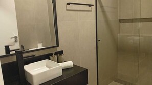 Bathroom - Studios in Condo w/ Pool 150m From the Beach in Jurere - PTE (Florianópolis)