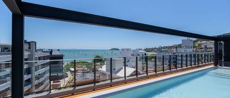 Departamento básico | Alberca | Alberca al aire libre