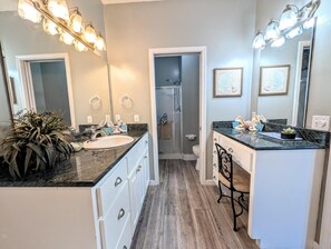 Shower, hair dryer, towels - 60 Steps to Beach, Home with Private Pool and Separate Bungalow (Panama City)