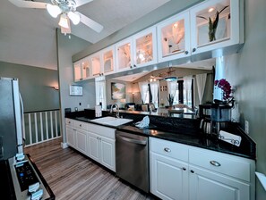 Fridge, microwave, oven, stovetop - 60 Steps to Beach, Home with Private Pool and Separate Bungalow (Panama City)