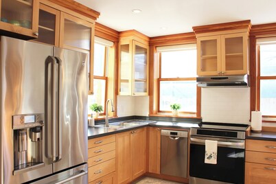 Elegant Downtown Charlottetown Retreat With Yard- Walk to Dining & Waterfront