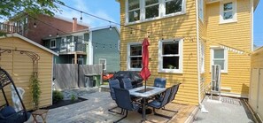 Outdoor dining - Elegant Downtown Charlottetown Retreat With Yard- Walk to Dining & Waterfront (Charlottetown)