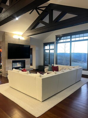 Televisión, chimenea