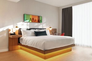 Cofres nos quartos, escrivaninha, cortinas blackout