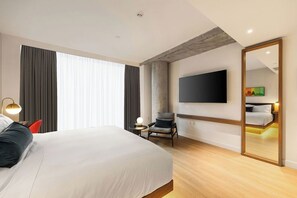 In-room safe, desk, blackout drapes, iron/ironing board - Arden Hotel (Vancouver)