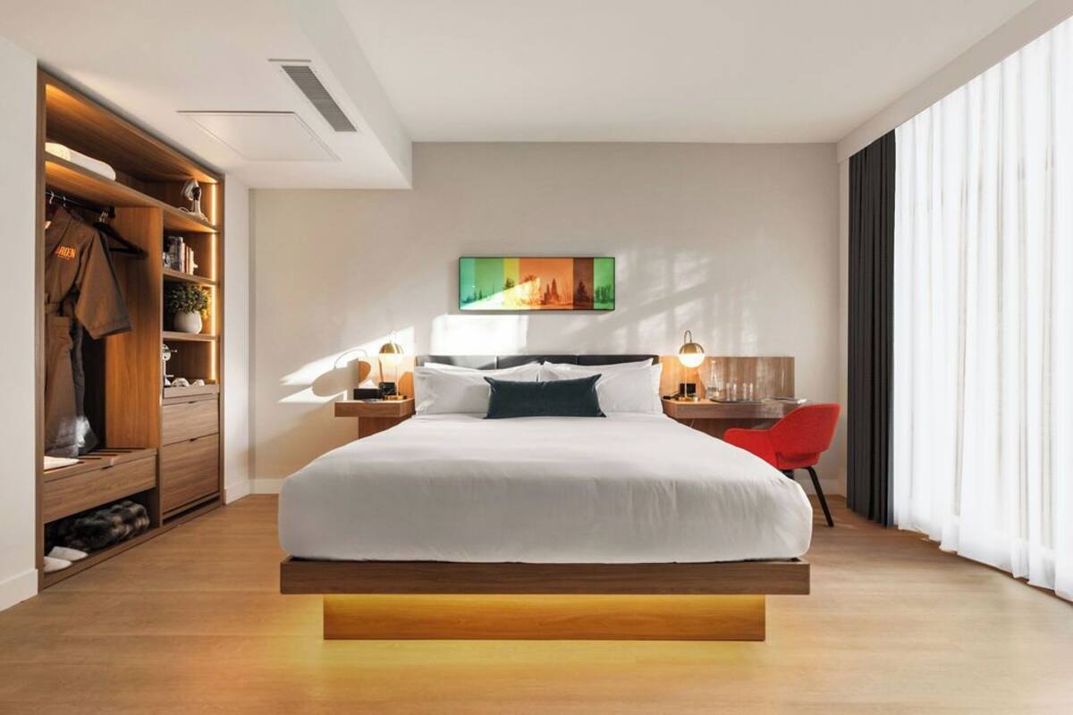 Room, 1 King Bed, Courtyard View | In-room safe, desk, blackout drapes, iron/ironing board