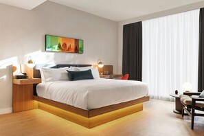 In-room safe, desk, blackout curtains, iron/ironing board - Arden Hotel (Vancouver)