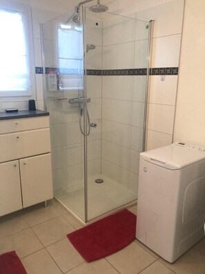 Shower, hair dryer, towels, toilet paper - Villa in seaside residence! Feet in the water! Sea and pool! (Cervione)