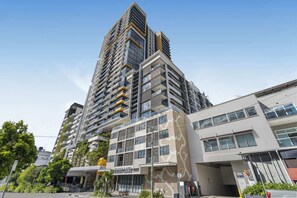 Exterior - Central South Brisbane 2-Bed with Stunning Views (South Brisbane)