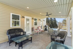 Outdoor dining - Clever Rabbit- Raystown Lake-Seven Points- Aunt Susies (Hesston)
