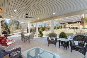 Outdoor dining - Clever Rabbit- Raystown Lake-Seven Points- Aunt Susies (Hesston)