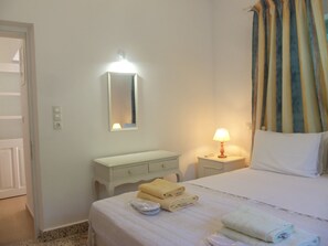 Iron/ironing board, WiFi, bed sheets - Beautiful apartment 40 meters from the sea AMA 00003513976 (Patmos)
