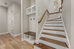 Interior - 2025 Luxury Townhome with Rooftop near Medical Center/Downtown Houston (Houston)