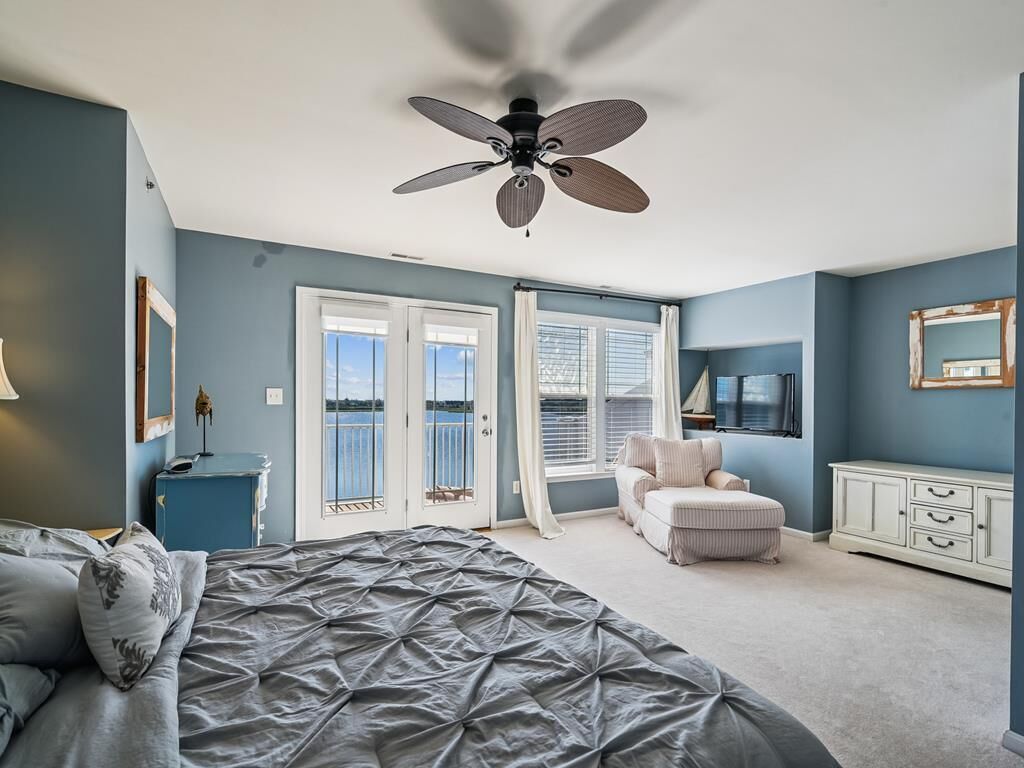 4 bedrooms, desk, iron/ironing board, WiFi