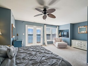 4 bedrooms, desk, iron/ironing board, WiFi