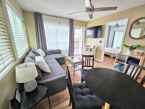 TV - Oceanfront Hauula Home - North Unit B - 30+ Days (Hauula)