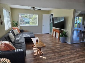 TV - Stunning Oceanfront/Mountain Views Home - 30+ Days (Hauula)