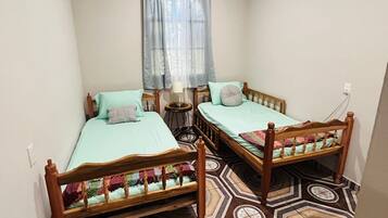 Iron/ironing board, Internet, bed sheets