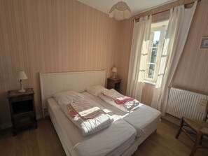 4 Schlafzimmer, Bügeleisen/Bügelbrett, WLAN, Bettwäsche