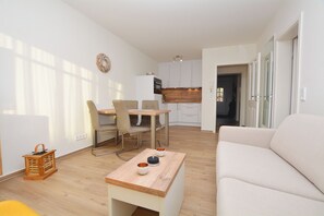 TV - Watthof apartment 12<br>Cozy apartment in a quiet location & entrance to the sea time (Stinteck)