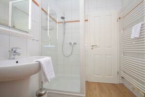 Hair dryer - Watthof apartment 13<br>Cozy apartment with terrace and access to the sea time (Stinteck)
