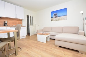TV - Watthof apartment 13<br>Cozy apartment with terrace and access to the sea time (Stinteck)