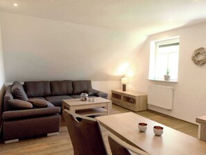 TV, stereo - Watthof apartment 14<br>Cozy apartment with balcony and access to the sea time (Stinteck)