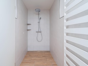Shower, hair dryer - Inseltörn apartment 2 - terrace, outdoor shower & entry to the swimming pool included. (Büsum)