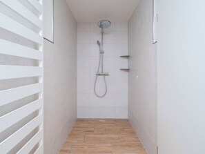 Shower, hair dryer - Inseltörn apartment 3 <br>Spacious apartment for 6 people & entry to the swimming pool (Büsum)