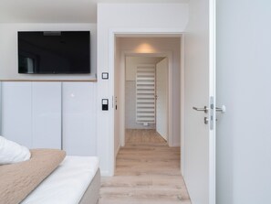 3 bedrooms, free WiFi - Inseltörn apartment 3 <br>Spacious apartment for 6 people & entry to the swimming pool (Büsum)