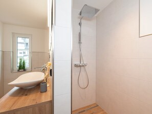 Shower, hair dryer - Inseltörn Apartment 4 - Quiet location for 5 people & admission to the swimming pool included. (Büsum)