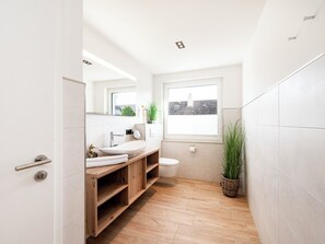 Suihku, hiustenkuivaaja