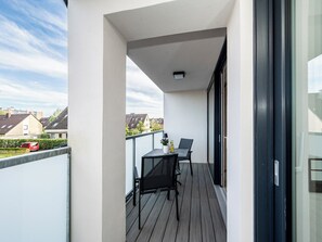 Outdoor dining - Inseltörn apartment 8<br>Large apartment in a prime location and access to the sea time (Büsum)