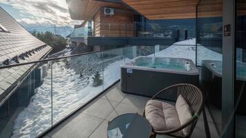 Luksusleilighet, fjellutsikt | Utendørs boblebad