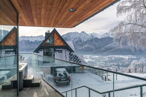 Luxury Apartment, Mountain View | Terrace/patio